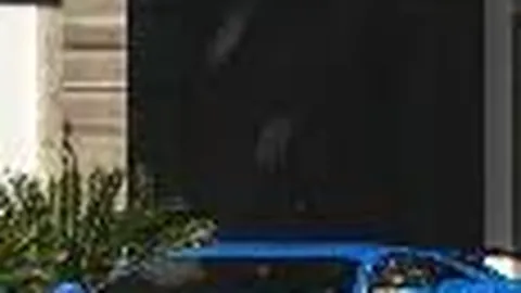 “内马尔禁区内巧妙造点，桑托斯1-1遭逆转，VAR判罚引公众热议”