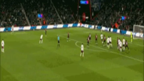 “周六14点，墨尔本胜利与西悉尼展开激战，13胜9悬念，精彩对决不容错过！”