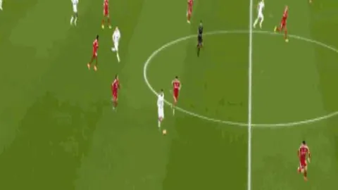 姆巴佩连续进球，助力皇马翻盘，赛季进球数刷新罗纳尔多首赛季纪录