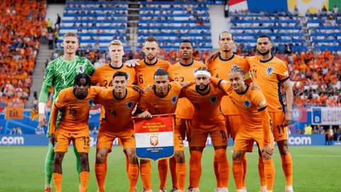 中超首轮海港申花队长领军出色